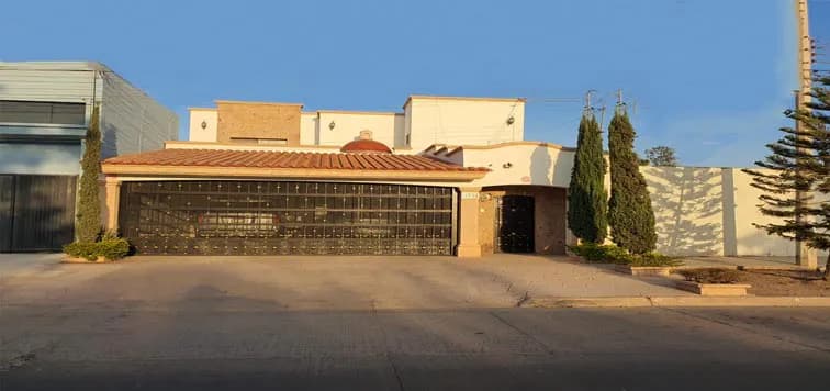 En Venta Hermosa Residencia, Fracc. Las Palmas