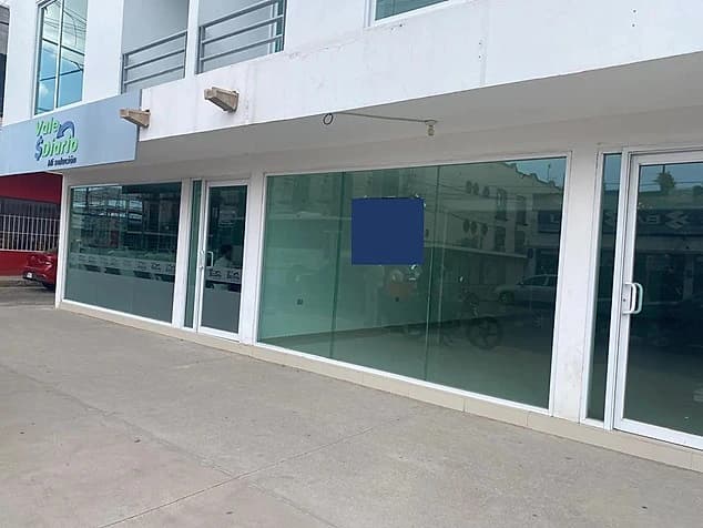 Local comercial en Renta en Calle Leyva en esquina.