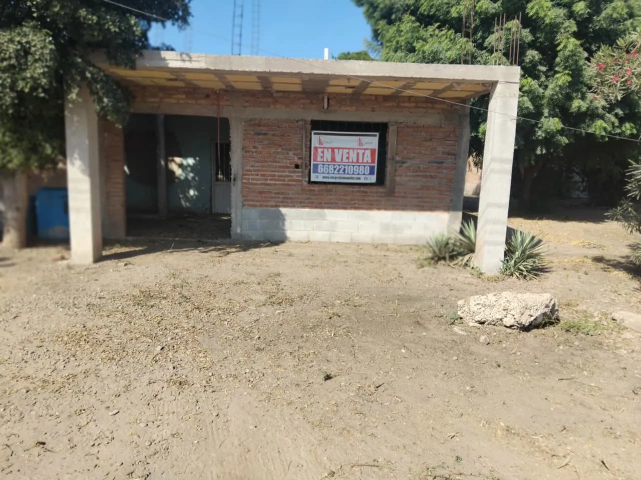 Casa con amplio terreno en ejido Louisiana