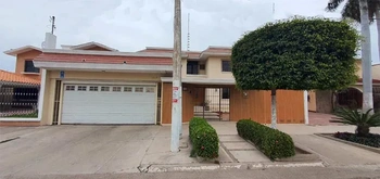 13_2429 | En Venta muy bonita y amplia Casa, Fraccionamiento Las Fuentes. | Integralia Grupo Inmobiliario