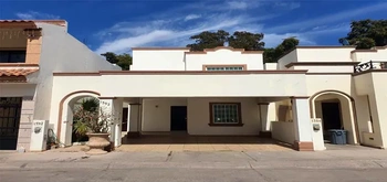 13_1179 | En Renta bonita Casa amueblada o Sin Amueblar, Privada San Sebastian. | Integralia Grupo Inmobiliario