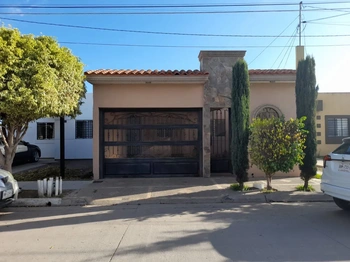 5_1903 | CASA EN VENTA 2 REC FRAC PRADOS DEL SUR AMUEBLADA | Integralia Grupo Inmobiliario