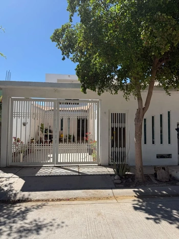 5_2849 | CASA EN VENTA FRACC VALLE DE LA ROSA | Integralia Grupo Inmobiliario
