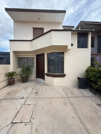 5_2978 | CASA EN VENTA FRACC ARBOLEDAS | Integralia Grupo Inmobiliario